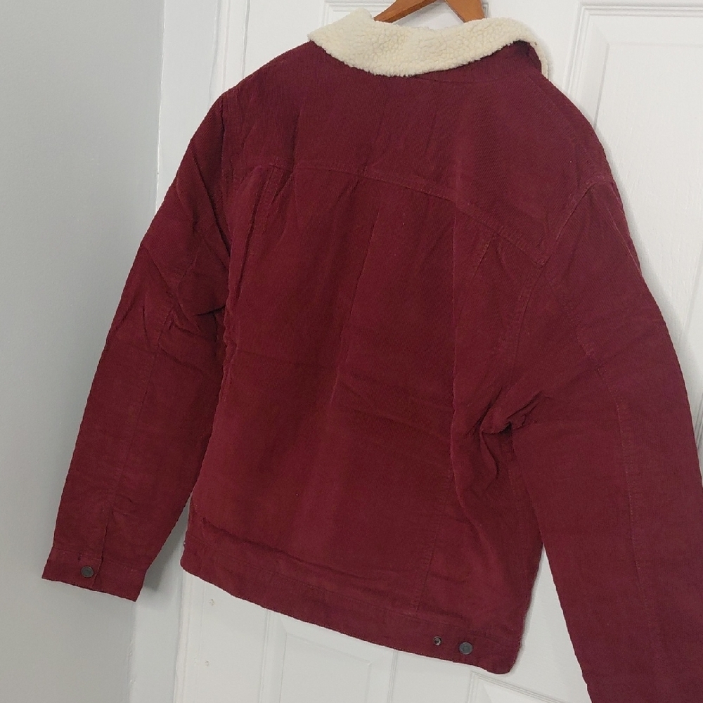 Forever 21 Men's Burgundy Corduroy Jacket with Cream Sherpa Collar - Picture 9 of 9